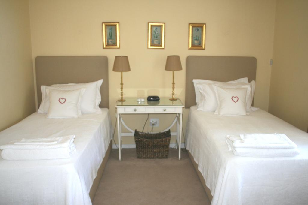 Dalmeny Hotel Cape Town Room photo